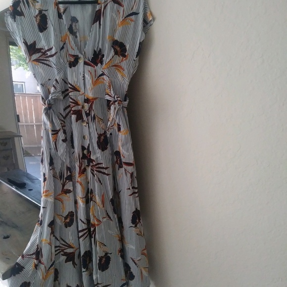 Dress - Picture 2 of 3